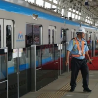Lương quản lý dự án đường sắt hạng 2 là bao nhiêu? Người giữ chức danh quản lý dự án đường sắt hạng 2 phải có trình độ đại học đúng không?